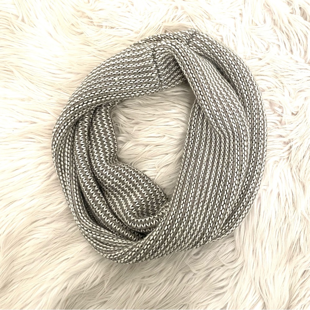 NWOT Vans Chunky Ribbed Knit Cowl Infinity Scarf